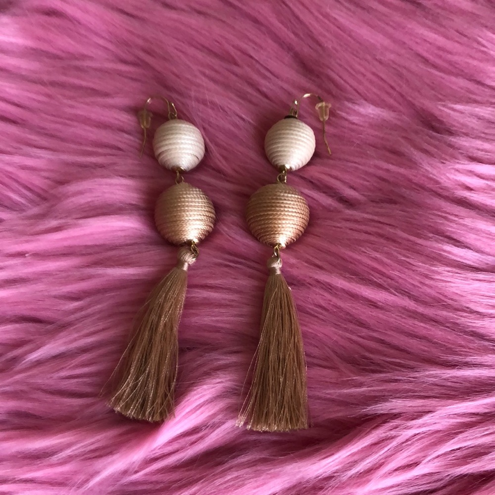💛NWOT Gold and Cream Drop Earrings with Tassels💛